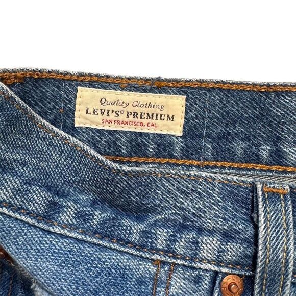 NWOT Levi's 501 Women's High Rise Denim Shorts Blue Size 28 Casual - Picture 3 of 5